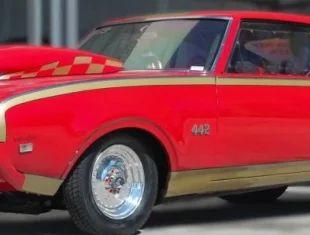 Oldsmobile 442 Holiday Coupe drag car